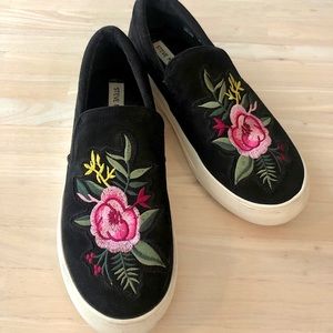Steve Madden “Gracie” Embroidered Flower Slip-ons